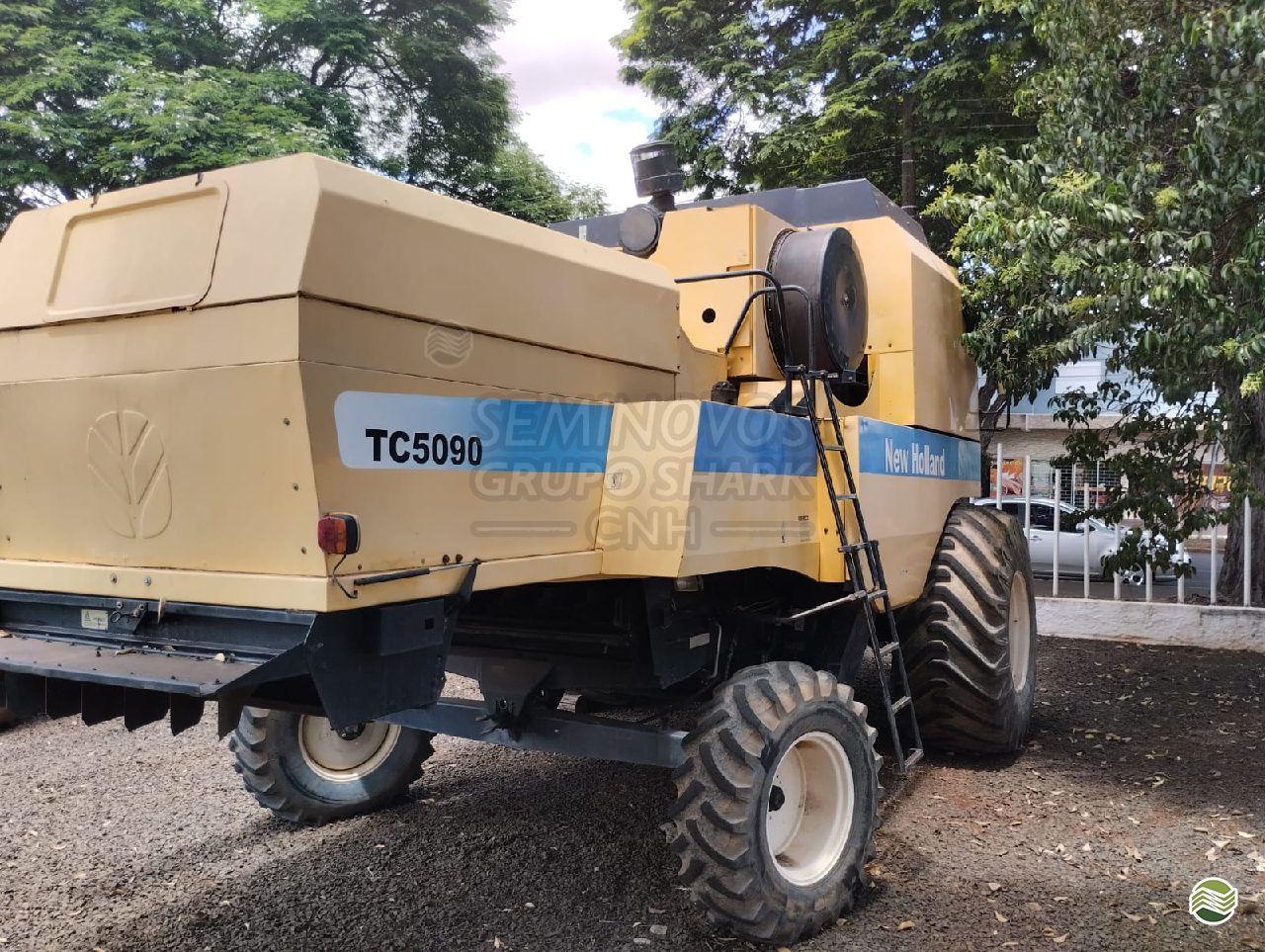 COLHEITADEIRA NEW HOLLAND TC 5090 Seminovos Grupo Shark MARINGA PARANÁ PR